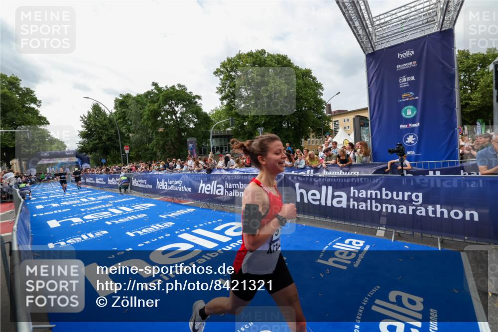 29.06.2025 - hella hamburg halbmarathon Zöllner http://msf.ph/oto/8421321 29.06.2025 10:31:53 Ziel 3935, 5187, 10927, 11929 meine-sportfotos.de