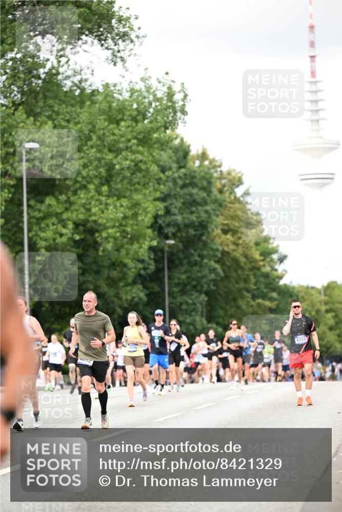 29.06.2025 - hella hamburg halbmarathon Dr. Thomas Lammeyer http://msf.ph/oto/8421329 29.06.2025 10:47:20 Kennedybrücke 1150, 1310, 1360, 1656, 1929, 1994, 2401, 2450, 2509, 2580, 2940, 2941, 3283, 3378, 3764, 3874, 4092, 4334, 4353, 4778, 4891, 4892, 5268, 5403, 5755, 6764, 6837, 7477, 7515, 7557, 8000, 8161, 8233, 8435, 9304, 10008, 10536, 10697, 10734, 10899 meine-sportfotos.de
