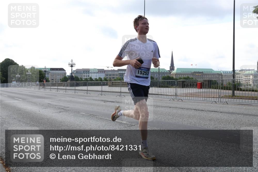 29.06.2025 - hella hamburg halbmarathon Lena Gebhardt http://msf.ph/oto/8421331 29.06.2025 09:42:21 Lombardsbrücke 15253, 1241, 2604, 2618, 2892, 6559, 7862, 10468, 10485, 11965, 13440, 13751, 14019, 14113, 14506, 15253, 16169, 16615, 17003, 17752, 18124, 18569, 18897 meine-sportfotos.de
