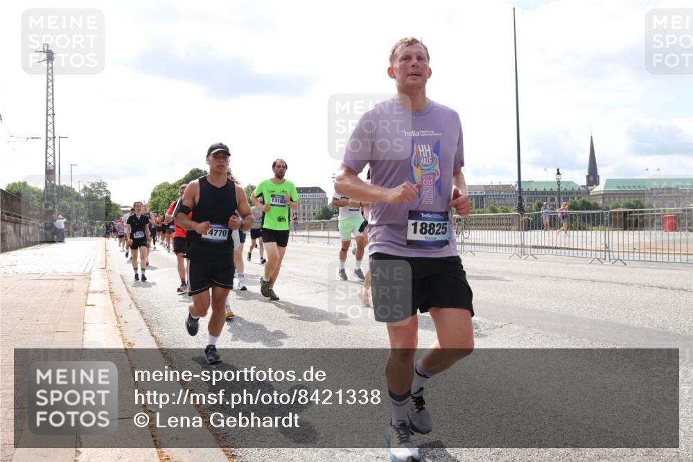 29.06.2025 - hella hamburg halbmarathon Lena Gebhardt http://msf.ph/oto/8421338 29.06.2025 10:18:32 Lombardsbrücke 6270, 4770, 8341, 13193, 18825, 1234, 1268, 1325, 1521, 1554, 1820, 1982, 2087, 2147, 2335, 2634, 2703, 2781, 2821, 3125, 3202, 3321, 3482, 3529, 3591, 3592, 3977, 4123, 4383, 4710, 4738, 4802, 4804, 5049, 5264, 5834, 5909, 5910, 6270, 6332, 6533, 7121, 7160, 7214, 7454, 7838, 7883, 8067, 8341, 8665, 9222, 9276, 9505, 9539, 9586, 9658, 9748, 9834, 9844, 10172, 10502, 10659, 10687, 10908, 12498, 12541, 12548, 12552, 12703, 13341 meine-sportfotos.de