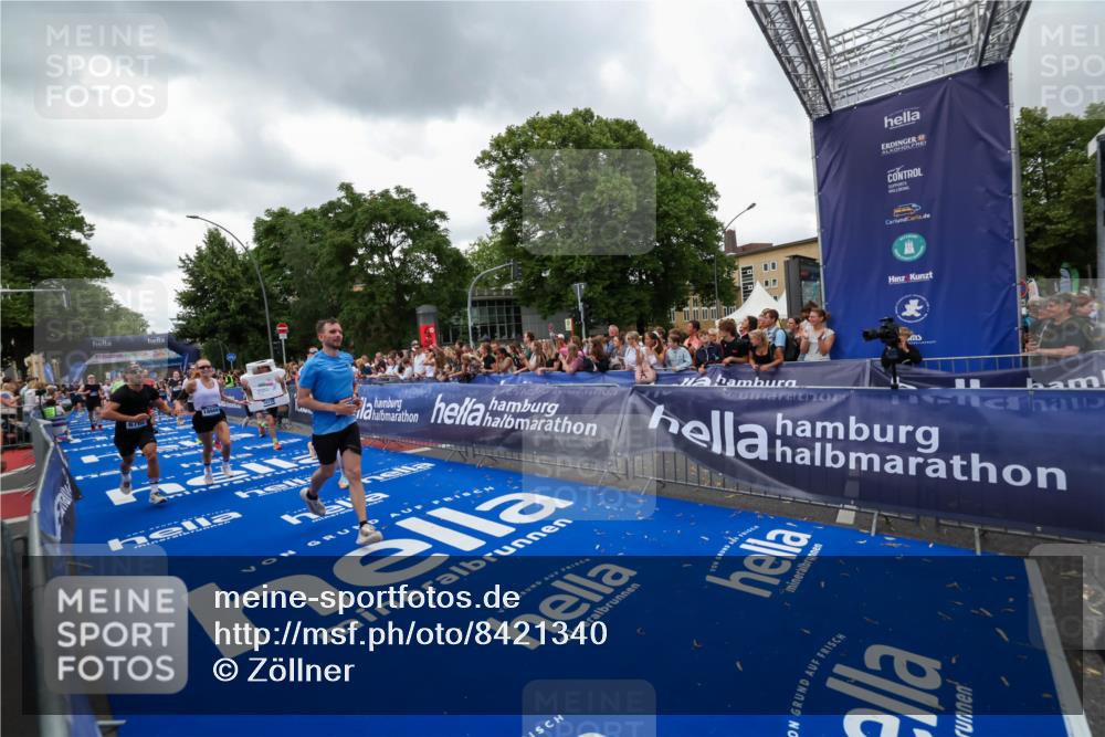 29.06.2025 - hella hamburg halbmarathon Zöllner http://msf.ph/oto/8421340 29.06.2025 10:53:43 Ziel 1502, 2058, 2082, 2518, 2630, 3399, 3819, 5399, 6762, 10549, 10895, 11588, 11589, 11604, 12632, 13865, 14702, 14818, 15061, 15441, 15856, 16092, 17482, 18143, 18514, 18666, 18715 meine-sportfotos.de