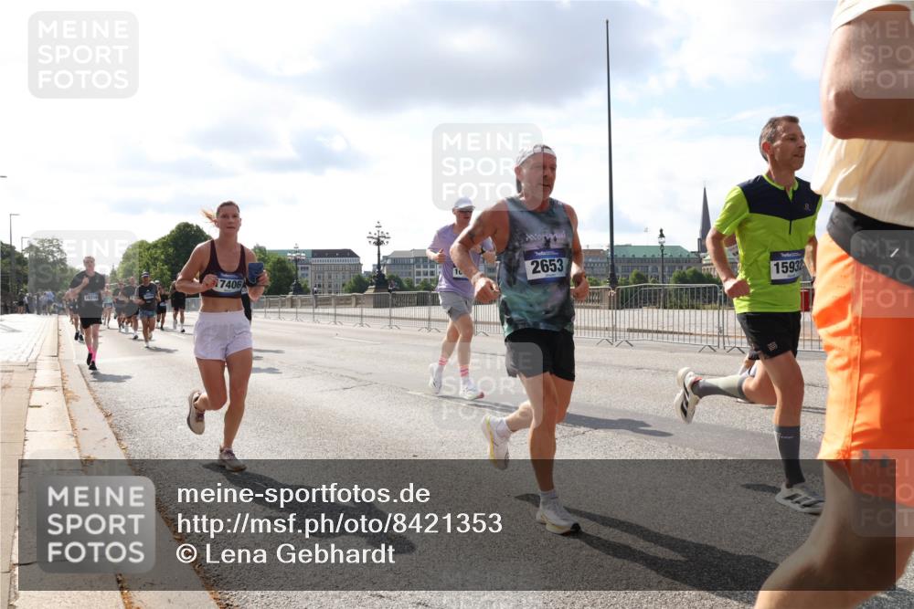 29.06.2025 - hella hamburg halbmarathon Lena Gebhardt http://msf.ph/oto/8421353 29.06.2025 09:51:46 Lombardsbrücke 7406, 18356, 2653, 15932, 1136, 1312, 1353, 1520, 1569, 1570, 1903, 1912, 1920, 1941, 2653, 2880, 2972, 3437, 3523, 3697, 4297, 4634, 4759, 4843, 4865, 4991, 4999, 5014, 5047, 5129, 5375, 5410, 5987, 6490, 6700, 6705, 6770, 7092, 7105, 7185, 7363, 7378, 7962, 8074, 8346, 8359, 8871, 8900, 9114, 9358, 9364, 9885, 10319, 10375, 10480, 10669, 10691, 10934, 10978, 11021, 11049, 11417, 11714, 11959, 12438, 12623, 12711, 14201 meine-sportfotos.de