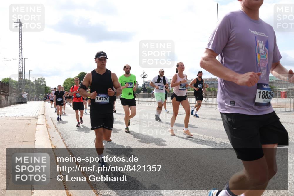 29.06.2025 - hella hamburg halbmarathon Lena Gebhardt http://msf.ph/oto/8421357 29.06.2025 10:18:32 Lombardsbrücke 332, 6270, 14770, 193, 17048, 1539, 1820, 18825, 1234, 1268, 1325, 1521, 1554, 1820, 1982, 2087, 2147, 2335, 2634, 2703, 2781, 2821, 3125, 3202, 3321, 3482, 3529, 3591, 3592, 3977, 4123, 4383, 4710, 4738, 4802, 4804, 5049, 5264, 5834, 5909, 5910, 6270, 6332, 6533, 7121, 7160, 7214, 7454, 7838, 7883, 8067, 8341, 8665, 9222, 9276, 9505, 9539, 9586, 9658, 9748, 9834, 9844, 10172, 10502, 10659, 10687, 10908, 12498, 12541, 12548, 12552, 12703, 13341 meine-sportfotos.de