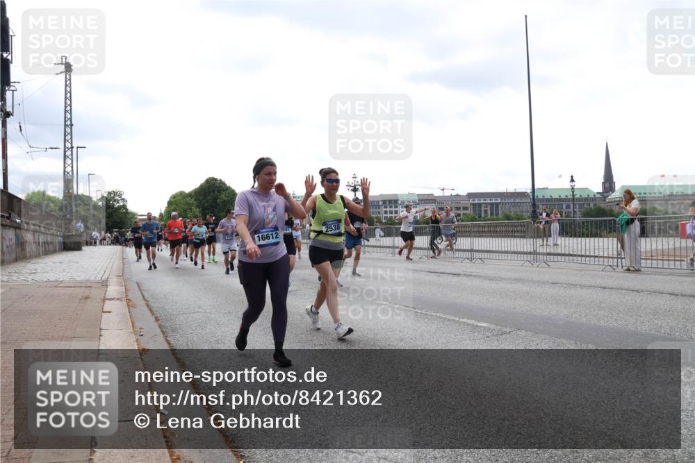 29.06.2025 - hella hamburg halbmarathon Lena Gebhardt http://msf.ph/oto/8421362 29.06.2025 10:42:54 Lombardsbrücke 16612, 61, 2538, 1149, 1467, 1656, 1788, 1964, 1994, 2069, 2103, 2134, 2158, 2267, 2361, 2401, 2450, 2509, 2538, 2580, 2940, 2941, 2971, 3074, 3283, 3378, 3518, 3764, 3874, 4092, 4105, 4177, 4334, 4385, 4680, 4778, 5067, 5268, 5403, 5417, 5610, 5755, 5967, 6120, 6764, 7040, 7043, 7461, 7513, 8161, 8184, 8525, 8526, 8529, 8795, 8816, 8991, 9072, 9304, 9378, 9644, 9980, 10008, 10180, 10454, 10697, 11142, 11710, 12151, 12441, 13049, 13241 meine-sportfotos.de