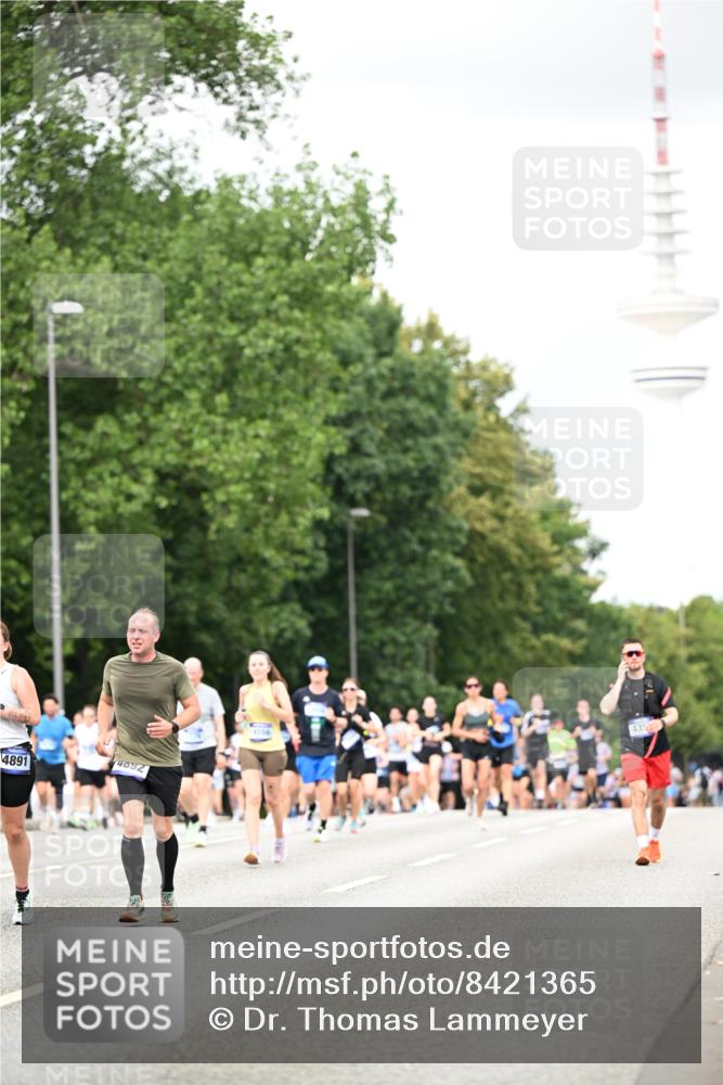 29.06.2025 - hella hamburg halbmarathon Dr. Thomas Lammeyer http://msf.ph/oto/8421365 29.06.2025 10:47:21 Kennedybrücke 1150, 1310, 1360, 1656, 1929, 1994, 2401, 2450, 2509, 2580, 2940, 2941, 3283, 3378, 3764, 3874, 4092, 4334, 4353, 4778, 4891, 4892, 5268, 5403, 5755, 6764, 6837, 7477, 7515, 7557, 8000, 8161, 8233, 8435, 9304, 10008, 10536, 10697, 10734, 10899 meine-sportfotos.de