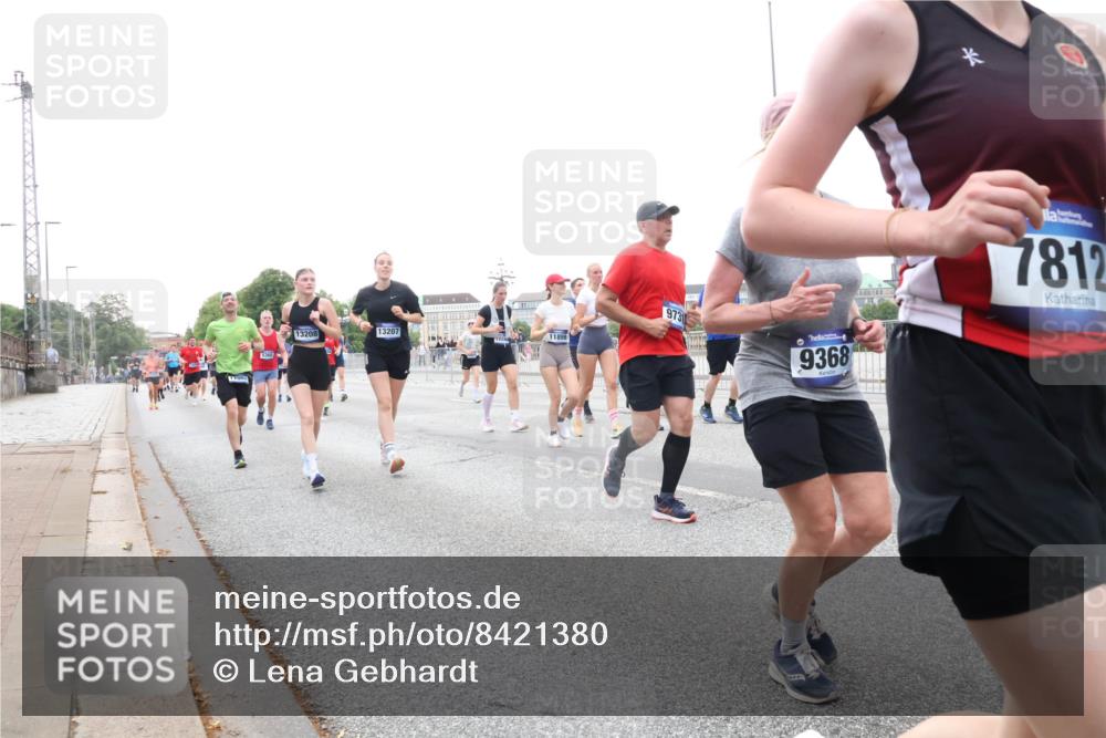 29.06.2025 - hella hamburg halbmarathon Lena Gebhardt http://msf.ph/oto/8421380 29.06.2025 10:52:35 Lombardsbrücke 17002, 13208, 13207, 5360, 11899, 7812, 9731, 9368, 1369, 1826, 2146, 2362, 2420, 2528, 2983, 3140, 3227, 3645, 4087, 4273, 4436, 4591, 4729, 4815, 5262, 5360, 6386, 6403, 6404, 6406, 6671, 6985, 7032, 7511, 7690, 7691, 7735, 7737, 7812, 8194, 8196, 8641, 9068, 9070, 9103, 9368, 9731, 10055, 10080, 10296, 10342, 10392, 10600, 10634, 10879, 10884, 10928, 10981, 11084, 11126, 11127, 11297, 11736, 11899, 11974, 12127, 12128, 12546, 12558, 12994, 14009 meine-sportfotos.de