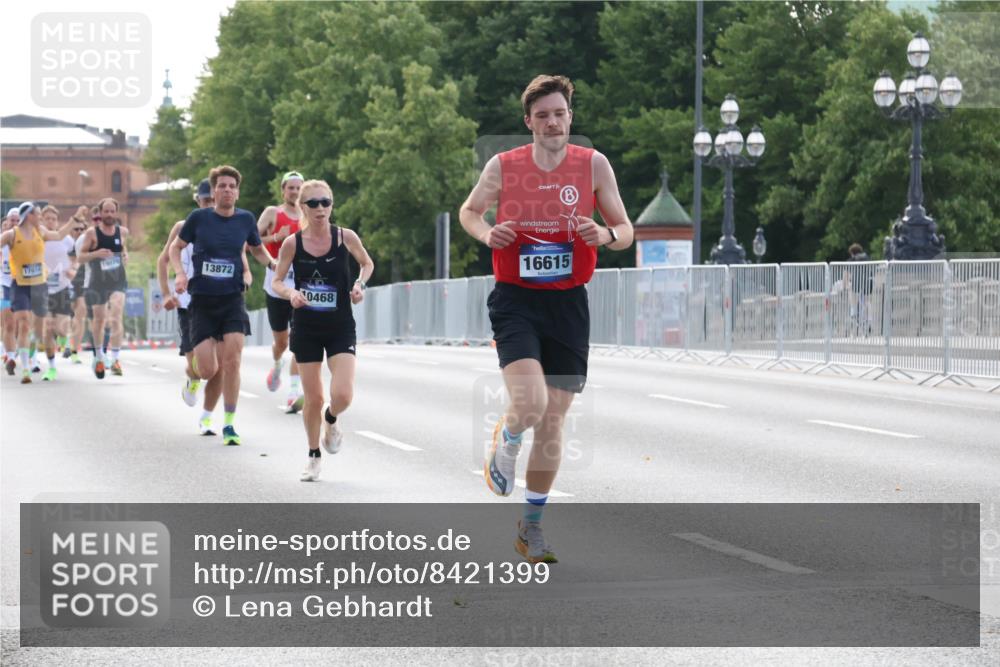 29.06.2025 - hella hamburg halbmarathon Lena Gebhardt http://msf.ph/oto/8421399 29.06.2025 09:42:26 Lombardsbrücke 17614, 19078, 13872, 0468, 16615, 2604, 2618, 6559, 7862, 10468, 10485, 11078, 11965, 13872, 13913, 14019, 14113, 14506, 15253, 16615, 17003, 17752, 18124, 18569 meine-sportfotos.de
