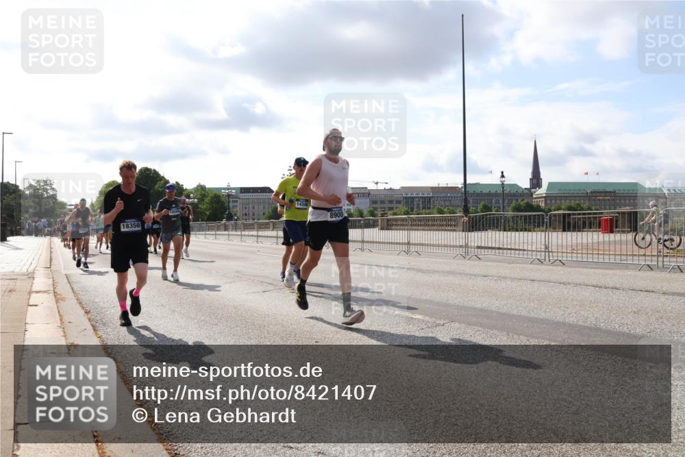 29.06.2025 - hella hamburg halbmarathon Lena Gebhardt http://msf.ph/oto/8421407 29.06.2025 09:51:48 Lombardsbrücke 18356, 18049, 14346, 8900, 1136, 1312, 1353, 1520, 1569, 1570, 1903, 1912, 1920, 2653, 2880, 2972, 3437, 3523, 3697, 4297, 4634, 4759, 4843, 4865, 4991, 4999, 5014, 5047, 5129, 5231, 5375, 5410, 5987, 6490, 6700, 6705, 6770, 7092, 7105, 7185, 7363, 8074, 8346, 8359, 8871, 8900, 9114, 9358, 9364, 10319, 10375, 10480, 10669, 10691, 10934, 10978, 11021, 11049, 11417, 11714, 11959, 12438, 12623, 12711, 14201 meine-sportfotos.de
