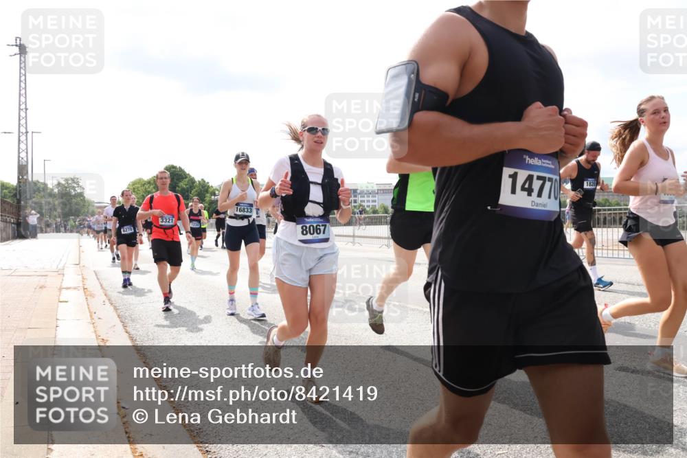 29.06.2025 - hella hamburg halbmarathon Lena Gebhardt http://msf.ph/oto/8421419 29.06.2025 10:18:33 Lombardsbrücke 6270, 3321, 1234, 16833, 8067, 14770, 1820, 1234, 1325, 1521, 1554, 1820, 1982, 2087, 2335, 2634, 2703, 2781, 2821, 3125, 3202, 3321, 3482, 3529, 3591, 3592, 3977, 4123, 4383, 4710, 4738, 4802, 4804, 5049, 5264, 5266, 5834, 5909, 5910, 6270, 6332, 6533, 7051, 7121, 7160, 7214, 7454, 8067, 8341, 8665, 9222, 9276, 9505, 9539, 9586, 9658, 9748, 9834, 9844, 10172, 10502, 10659, 10687, 10908, 12498, 12541, 12548, 12552, 12703, 13341 meine-sportfotos.de