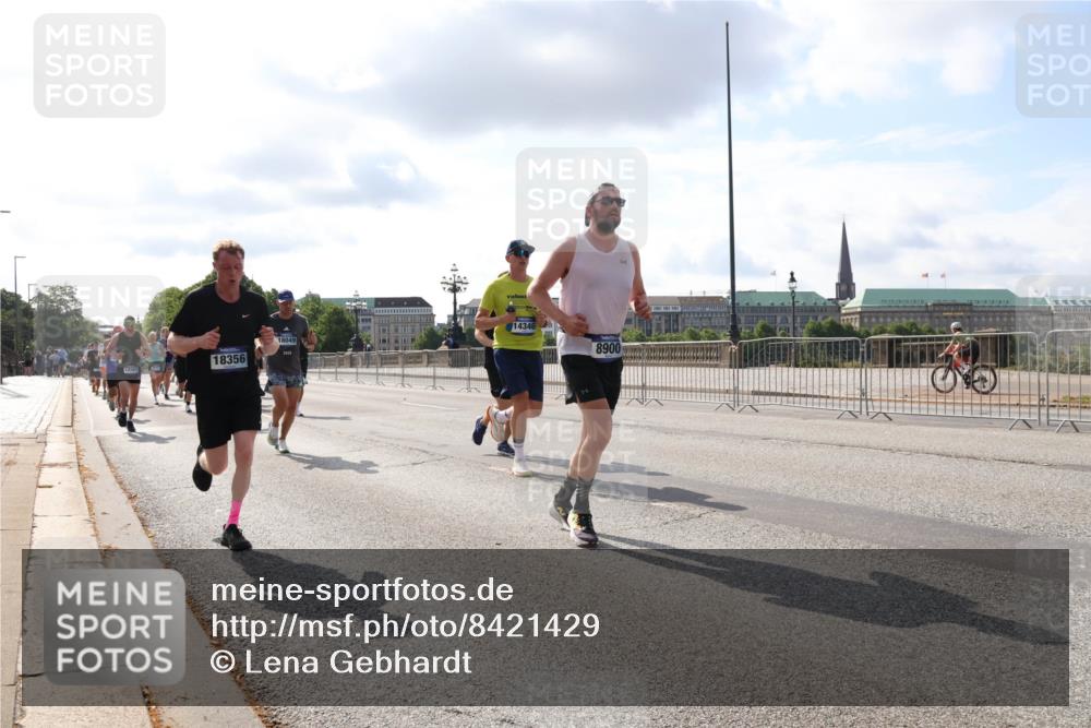 29.06.2025 - hella hamburg halbmarathon Lena Gebhardt http://msf.ph/oto/8421429 29.06.2025 09:51:48 Lombardsbrücke 14346, 18049, 18356, 8900, 13163, 88888, 1136, 1312, 1353, 1520, 1569, 1570, 1903, 1912, 1920, 2653, 2880, 2972, 3437, 3523, 3697, 4297, 4634, 4759, 4843, 4865, 4991, 4999, 5014, 5047, 5129, 5231, 5375, 5410, 5987, 6490, 6700, 6705, 6770, 7092, 7105, 7185, 7363, 8074, 8346, 8359, 8871, 8900, 9114, 9358, 9364, 10319, 10375, 10480, 10669, 10691, 10934, 10978, 11021, 11049, 11417, 11714, 11959, 12438, 12623, 12711, 14201 meine-sportfotos.de