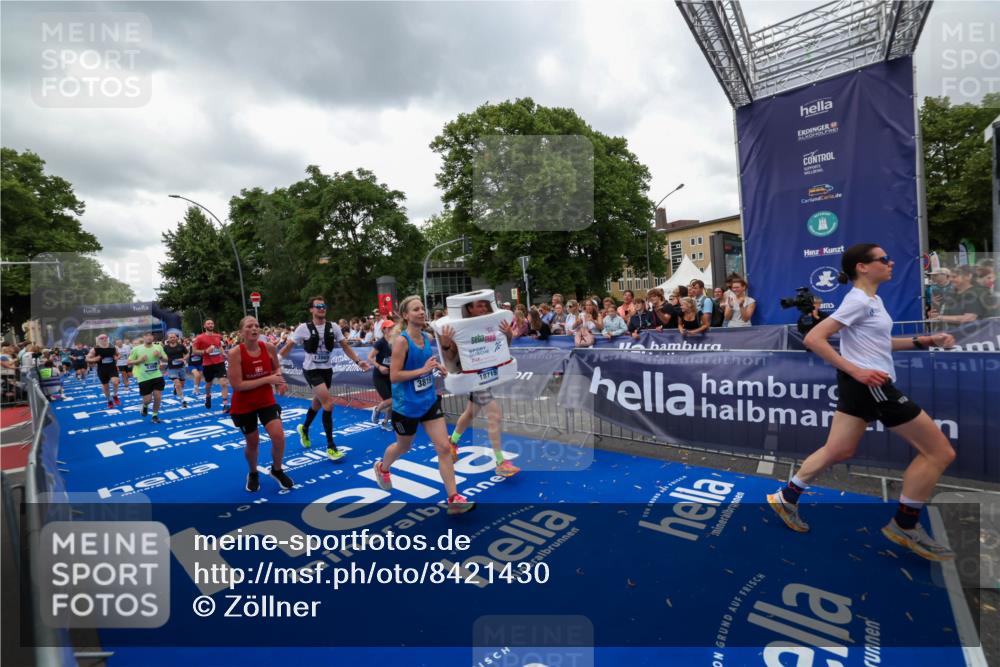 29.06.2025 - hella hamburg halbmarathon Zöllner http://msf.ph/oto/8421430 29.06.2025 10:53:45 Ziel 1502, 2058, 2082, 2518, 2630, 3819, 5399, 6762, 6877, 8285, 8335, 10549, 10895, 11588, 11589, 11604, 12632, 13865, 14702, 14818, 15061, 15441, 16092, 17482, 18143, 18514, 18666, 18715 meine-sportfotos.de
