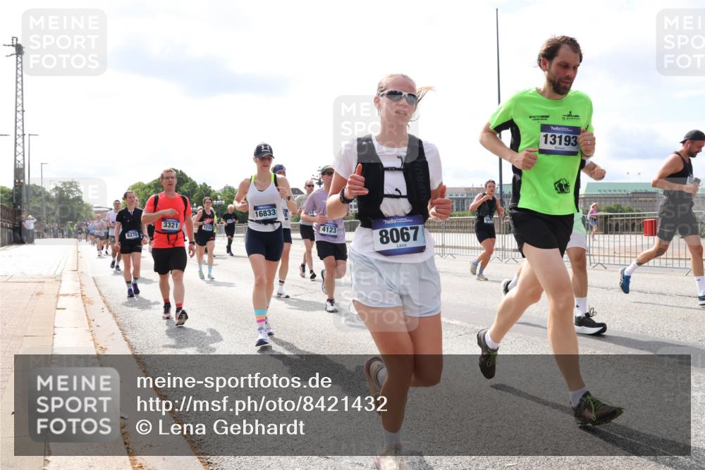 29.06.2025 - hella hamburg halbmarathon Lena Gebhardt http://msf.ph/oto/8421432 29.06.2025 10:18:33 Lombardsbrücke 6270, 3321, 1234, 16833, 4123, 8067, 15, 13193, 1234, 1325, 1521, 1554, 1820, 1982, 2087, 2335, 2634, 2703, 2781, 2821, 3125, 3202, 3321, 3482, 3529, 3591, 3592, 3977, 4123, 4383, 4710, 4738, 4802, 4804, 5049, 5264, 5266, 5834, 5909, 5910, 6270, 6332, 6533, 7051, 7121, 7160, 7214, 7454, 8067, 8341, 8665, 9222, 9276, 9505, 9539, 9586, 9658, 9748, 9834, 9844, 10172, 10502, 10659, 10687, 10908, 12498, 12541, 12548, 12552, 12703, 13341 meine-sportfotos.de