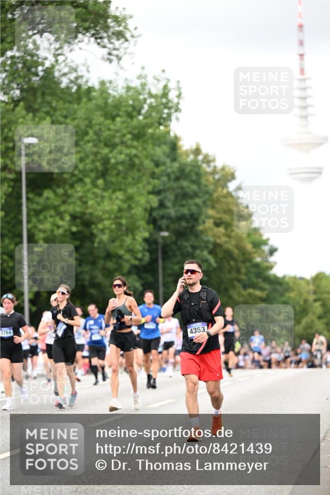 29.06.2025 - hella hamburg halbmarathon Dr. Thomas Lammeyer http://msf.ph/oto/8421439 29.06.2025 10:47:28 Kennedybrücke 1150, 1226, 1310, 1467, 1656, 2450, 2580, 2971, 3283, 3764, 4105, 4334, 4353, 4891, 4892, 5268, 5755, 6764, 7515, 7557, 8161, 8233, 8435, 9304, 10008, 10536, 10734, 10899 meine-sportfotos.de