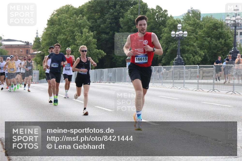 29.06.2025 - hella hamburg halbmarathon Lena Gebhardt http://msf.ph/oto/8421444 29.06.2025 09:42:27 Lombardsbrücke 17614, 19078, 13872, 11078, 16615, 2604, 2618, 6559, 7862, 10468, 10485, 11078, 11965, 13872, 13913, 14019, 14113, 14506, 15253, 16615, 17003, 17614, 17752, 18124, 18569, 19078 meine-sportfotos.de