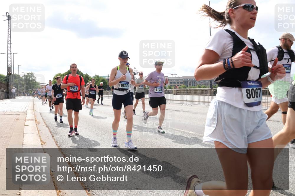 29.06.2025 - hella hamburg halbmarathon Lena Gebhardt http://msf.ph/oto/8421450 29.06.2025 10:18:34 Lombardsbrücke 6270, 3321, 1234, 16833, 8341, 4123, 8067, 7048, 1234, 1325, 1521, 1554, 1820, 1982, 2087, 2335, 2634, 2703, 2781, 2821, 3125, 3202, 3321, 3482, 3529, 3591, 3592, 3977, 4123, 4383, 4710, 4738, 4802, 4804, 5049, 5264, 5266, 5834, 5909, 5910, 6270, 6332, 6533, 7051, 7121, 7160, 7214, 7454, 8067, 8341, 8665, 9222, 9276, 9505, 9549, 9586, 9658, 9748, 9834, 9844, 10172, 10467, 10502, 10659, 10687, 10908, 12498, 12541, 12548, 12552, 12703, 13341 meine-sportfotos.de