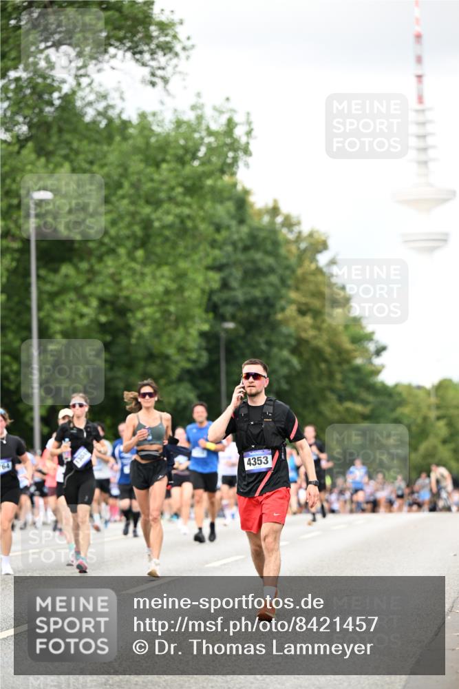 29.06.2025 - hella hamburg halbmarathon Dr. Thomas Lammeyer http://msf.ph/oto/8421457 29.06.2025 10:47:29 Kennedybrücke 1150, 1226, 1310, 1467, 2450, 2580, 2971, 3283, 3764, 4105, 4177, 4334, 4353, 4891, 4892, 5268, 5755, 6764, 7515, 7557, 8161, 8233, 8435, 9304, 10008, 10536, 10899 meine-sportfotos.de