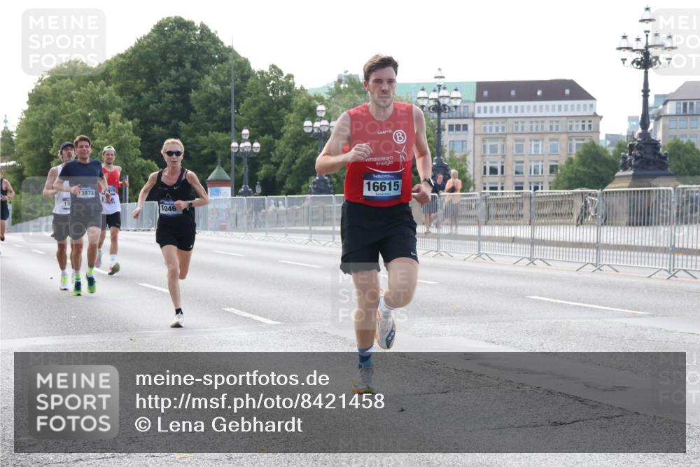 29.06.2025 - hella hamburg halbmarathon Lena Gebhardt http://msf.ph/oto/8421458 29.06.2025 09:42:28 Lombardsbrücke 13, 13872, 78, 1046, 16615, 2604, 2618, 9269, 10468, 10485, 11078, 11965, 13872, 13913, 14019, 14113, 14506, 15253, 16615, 17003, 17614, 17752, 18569, 19041, 19042, 19050, 19078 meine-sportfotos.de