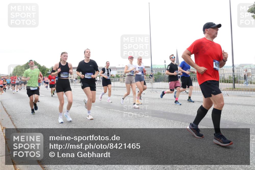 29.06.2025 - hella hamburg halbmarathon Lena Gebhardt http://msf.ph/oto/8421465 29.06.2025 10:52:36 Lombardsbrücke 17002, 13208, 11974, 1320, 973, 1369, 1826, 2146, 2362, 2420, 2528, 2983, 3140, 3227, 3645, 4273, 4436, 4591, 4729, 4815, 5262, 5360, 6386, 6403, 6404, 6406, 6671, 6985, 7032, 7511, 7690, 7691, 7735, 7737, 7812, 8194, 8196, 8641, 9068, 9070, 9103, 9368, 9545, 9731, 10055, 10080, 10296, 10342, 10392, 10600, 10634, 10879, 10884, 10928, 10981, 11084, 11126, 11127, 11297, 11736, 11899, 11919, 11974, 12127, 12128, 12546, 12558, 12994, 14009 meine-sportfotos.de