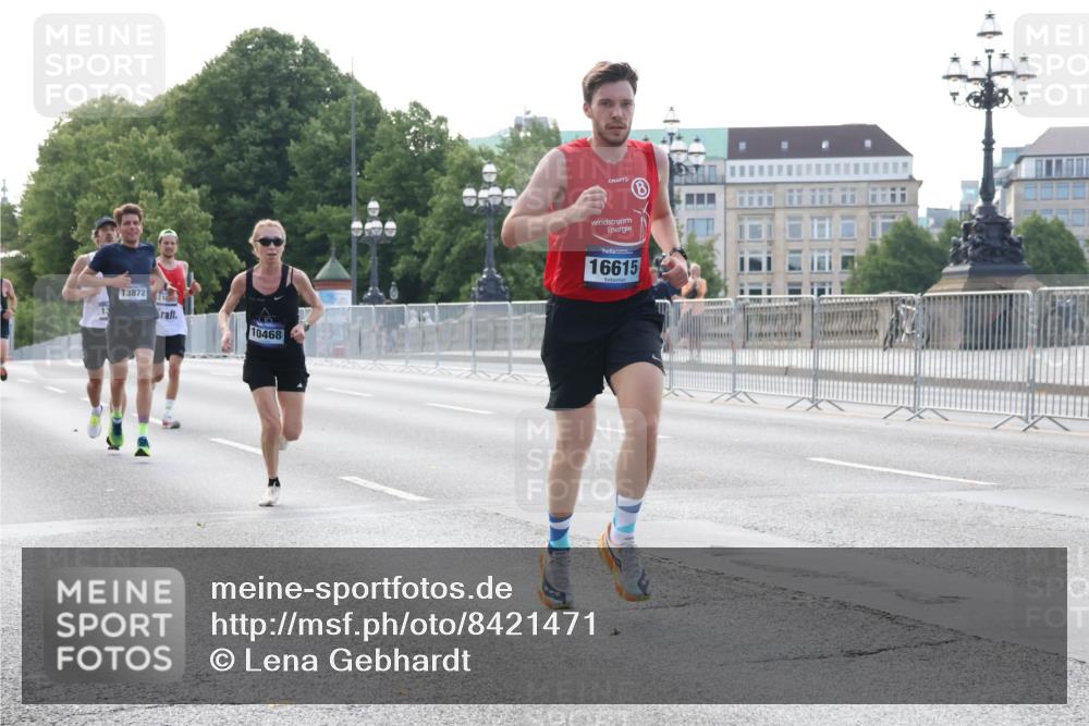 29.06.2025 - hella hamburg halbmarathon Lena Gebhardt http://msf.ph/oto/8421471 29.06.2025 09:42:28 Lombardsbrücke 13872, 10468, 16615, 2604, 2618, 9269, 10468, 10485, 11078, 11965, 13872, 13913, 14019, 14113, 14506, 15253, 16615, 17003, 17614, 17752, 18569, 19041, 19042, 19050, 19078 meine-sportfotos.de