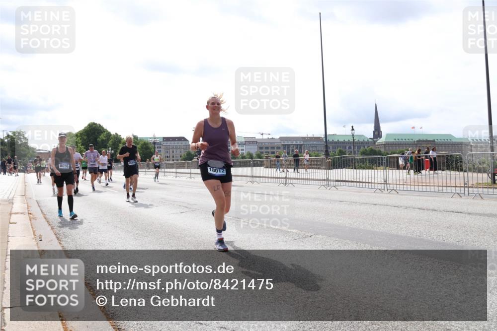 29.06.2025 - hella hamburg halbmarathon Lena Gebhardt http://msf.ph/oto/8421475 29.06.2025 10:27:45 Lombardsbrücke 8056, 18012, 1148, 2080, 3389, 4372, 5177, 5285, 5825, 5847, 6214, 6632, 7497, 7764, 7978, 8085, 9567, 9688, 10158, 10412, 10413, 11256, 11692, 11739, 11766, 12500, 12780, 12823, 13043, 13860, 14206, 15607, 15608, 16569, 16804, 16838, 17427, 17791, 18012, 18097, 18301, 18626, 18766 meine-sportfotos.de