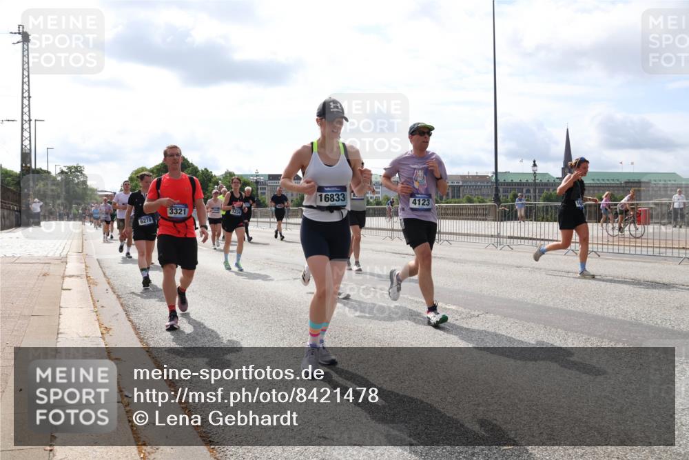29.06.2025 - hella hamburg halbmarathon Lena Gebhardt http://msf.ph/oto/8421478 29.06.2025 10:18:34 Lombardsbrücke 6270, 3321, 1234, 16833, 4123, 1234, 1325, 1521, 1554, 1820, 1982, 2087, 2335, 2634, 2703, 2781, 2821, 3125, 3202, 3321, 3482, 3529, 3591, 3592, 3977, 4123, 4383, 4710, 4738, 4802, 4804, 5049, 5264, 5266, 5834, 5909, 5910, 6270, 6332, 6533, 7051, 7121, 7160, 7214, 7454, 8067, 8341, 8665, 9222, 9276, 9505, 9549, 9586, 9658, 9748, 9834, 9844, 10172, 10467, 10502, 10659, 10687, 10908, 12498, 12541, 12548, 12552, 12703, 13341 meine-sportfotos.de