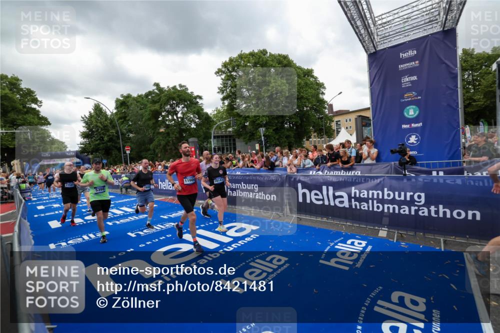 29.06.2025 - hella hamburg halbmarathon Zöllner http://msf.ph/oto/8421481 29.06.2025 10:53:47 Ziel 1422, 2058, 2082, 2518, 5399, 5607, 6877, 7177, 8285, 8335, 10529, 10895, 11588, 11589, 11604, 13865, 14702, 14818, 15061, 15441, 16092, 17482, 17740, 18143, 18249, 18514 meine-sportfotos.de