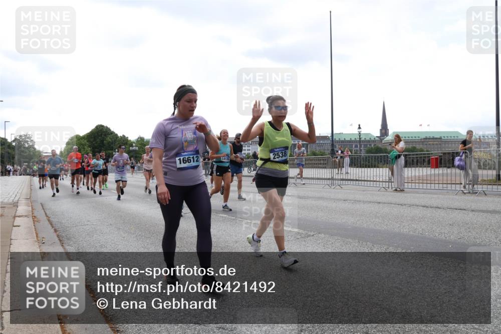 29.06.2025 - hella hamburg halbmarathon Lena Gebhardt http://msf.ph/oto/8421492 29.06.2025 10:42:55 Lombardsbrücke 16612, 14126, 2538, 1149, 1467, 1656, 1788, 1964, 1994, 2103, 2134, 2158, 2267, 2361, 2401, 2450, 2509, 2538, 2580, 2940, 2941, 2971, 3074, 3283, 3378, 3518, 3764, 3874, 4092, 4105, 4177, 4334, 4385, 4680, 4778, 5067, 5268, 5403, 5417, 5610, 5755, 5967, 6120, 6764, 7040, 7043, 7461, 7513, 8161, 8184, 8529, 8795, 8816, 8991, 9072, 9304, 9378, 9644, 9980, 10008, 10180, 10454, 10697, 11142, 11710, 12151, 12441, 13049, 13241 meine-sportfotos.de