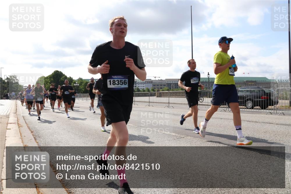 29.06.2025 - hella hamburg halbmarathon Lena Gebhardt http://msf.ph/oto/8421510 29.06.2025 09:51:49 Lombardsbrücke 151, 13163, 3437, 18356, 12623, 143, 1136, 1312, 1353, 1520, 1569, 1570, 1903, 1912, 1920, 2653, 2880, 2972, 3437, 3523, 3697, 4297, 4634, 4759, 4843, 4865, 4991, 4999, 5014, 5047, 5129, 5231, 5336, 5375, 5410, 5987, 6490, 6700, 6705, 6770, 7092, 7105, 7185, 7363, 8074, 8346, 8359, 8564, 8871, 8900, 9114, 9358, 9364, 9659, 10319, 10375, 10480, 10669, 10691, 10934, 10978, 11021, 11049, 11417, 11714, 11959, 12438, 12623, 12711 meine-sportfotos.de