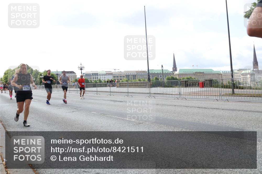 29.06.2025 - hella hamburg halbmarathon Lena Gebhardt http://msf.ph/oto/8421511 29.06.2025 10:05:51 Lombardsbrücke 5762, 8804, 9477, 1229, 1448, 1830, 1842, 1936, 1981, 2298, 2471, 2540, 2624, 3062, 3461, 3929, 4014, 4169, 4542, 4782, 5073, 5762, 6014, 7741, 8051, 8316, 8894, 8909, 9339, 9477, 9736, 9737, 9738, 9917, 10343, 10791, 10998, 11784, 11873, 11958, 13042, 13054, 14465, 14642, 14987, 15229, 15766, 15772, 16092, 16441, 16546, 16687, 17731, 17740, 17885, 18768, 18857, 18973, 19248 meine-sportfotos.de