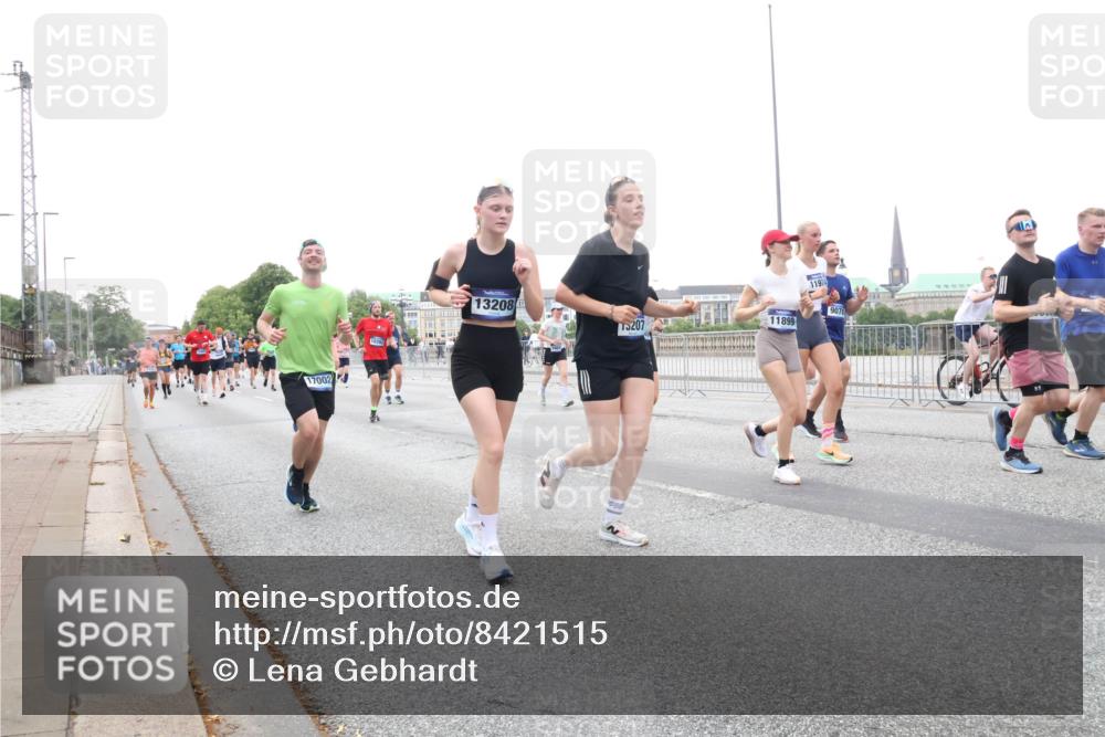 29.06.2025 - hella hamburg halbmarathon Lena Gebhardt http://msf.ph/oto/8421515 29.06.2025 10:52:37 Lombardsbrücke 17002, 13208, 11974, 9070, 15207, 11899, 1369, 1826, 2146, 2362, 2420, 2528, 2701, 2983, 3140, 3227, 3645, 4273, 4436, 4591, 4729, 4815, 5262, 5360, 6386, 6403, 6404, 6406, 6671, 6985, 7032, 7511, 7690, 7691, 7735, 7737, 7812, 8194, 8196, 8641, 9068, 9070, 9103, 9368, 9545, 9731, 10055, 10080, 10296, 10342, 10392, 10600, 10634, 10879, 10884, 10928, 10981, 11084, 11126, 11127, 11297, 11736, 11899, 11919, 11974, 12127, 12128, 12546, 12558, 12994, 14009 meine-sportfotos.de