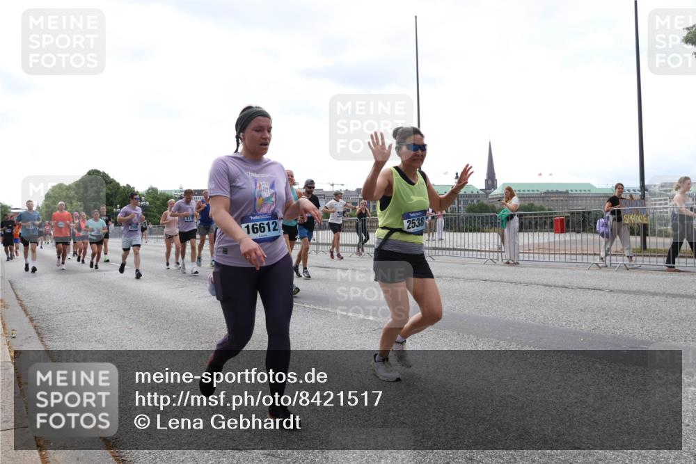 29.06.2025 - hella hamburg halbmarathon Lena Gebhardt http://msf.ph/oto/8421517 29.06.2025 10:42:55 Lombardsbrücke 337, 2509, 16612, 2538, 1149, 1467, 1656, 1788, 1964, 1994, 2103, 2134, 2158, 2267, 2361, 2401, 2450, 2509, 2538, 2580, 2940, 2941, 2971, 3074, 3283, 3378, 3518, 3764, 3874, 4092, 4105, 4177, 4334, 4385, 4680, 4778, 5067, 5268, 5403, 5417, 5610, 5755, 5967, 6120, 6764, 7040, 7043, 7461, 7513, 8161, 8184, 8529, 8795, 8816, 8991, 9072, 9304, 9378, 9644, 9980, 10008, 10180, 10454, 10697, 11142, 11710, 12151, 12441, 13049, 13241 meine-sportfotos.de