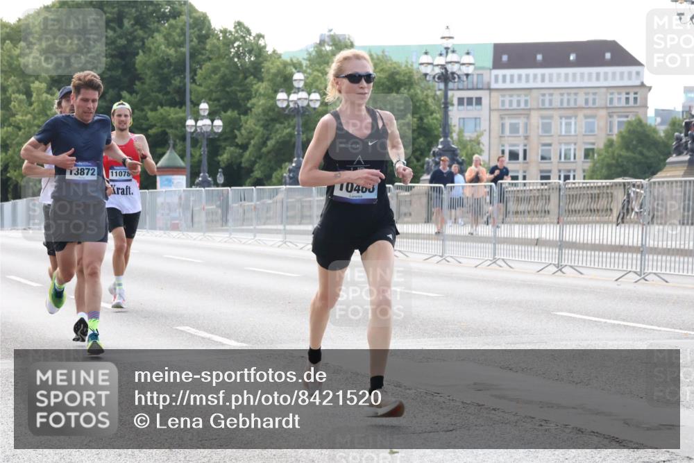 29.06.2025 - hella hamburg halbmarathon Lena Gebhardt http://msf.ph/oto/8421520 29.06.2025 09:42:29 Lombardsbrücke 3872, 11078, 10403, 2604, 2618, 9269, 10468, 10485, 11078, 12360, 13872, 13913, 14113, 14506, 14836, 15253, 16615, 17003, 17614, 17752, 18569, 19041, 19042, 19050, 19078 meine-sportfotos.de