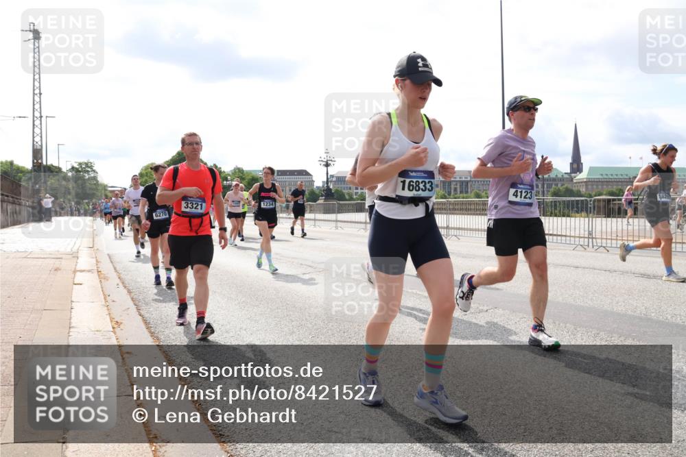 29.06.2025 - hella hamburg halbmarathon Lena Gebhardt http://msf.ph/oto/8421527 29.06.2025 10:18:34 Lombardsbrücke 3321, 6270, 1234, 16833, 4123, 1234, 1325, 1521, 1554, 1820, 1982, 2087, 2335, 2634, 2703, 2781, 2821, 3125, 3202, 3321, 3482, 3529, 3591, 3592, 3977, 4123, 4383, 4710, 4738, 4802, 4804, 5049, 5264, 5266, 5834, 5909, 5910, 6270, 6332, 6533, 7051, 7121, 7160, 7214, 7454, 8067, 8341, 8665, 9222, 9276, 9505, 9549, 9586, 9658, 9748, 9834, 9844, 10172, 10467, 10502, 10659, 10687, 10908, 12498, 12541, 12548, 12552, 12703, 13341 meine-sportfotos.de