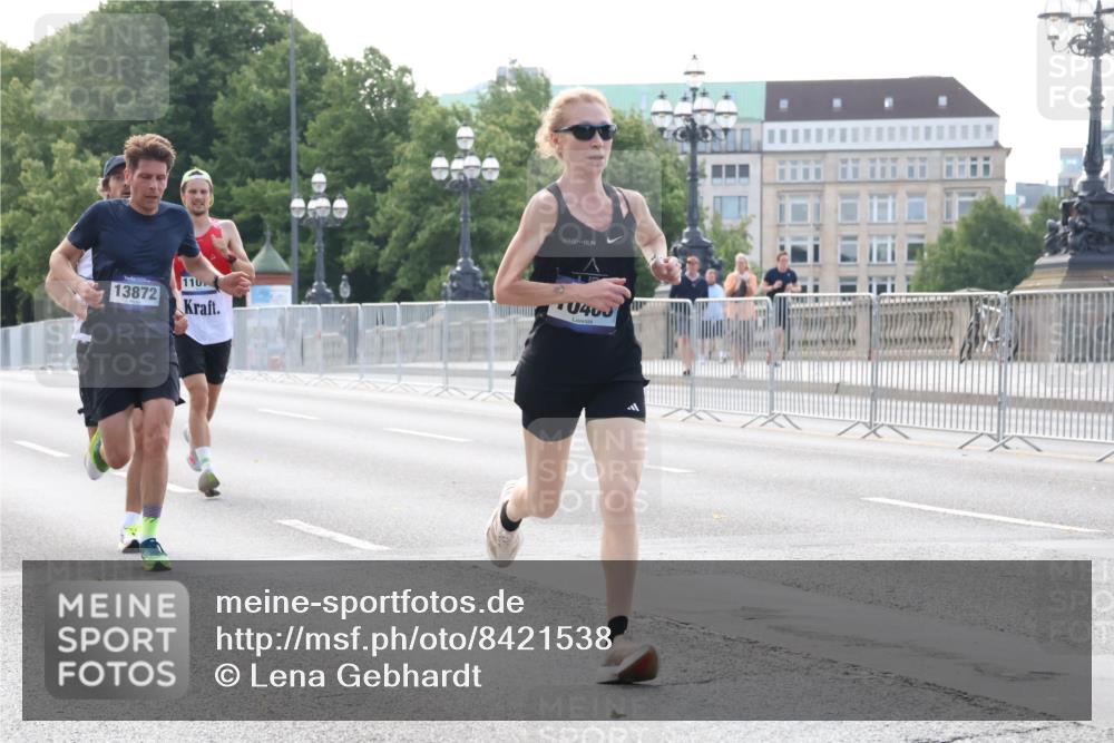 29.06.2025 - hella hamburg halbmarathon Lena Gebhardt http://msf.ph/oto/8421538 29.06.2025 09:42:29 Lombardsbrücke 13872, 110, 0403, 2604, 2618, 9269, 10468, 10485, 11078, 12360, 13872, 13913, 14113, 14506, 14836, 15253, 16615, 17003, 17614, 17752, 18569, 19041, 19042, 19050, 19078 meine-sportfotos.de