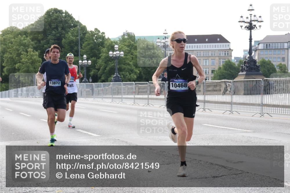 29.06.2025 - hella hamburg halbmarathon Lena Gebhardt http://msf.ph/oto/8421549 29.06.2025 09:42:30 Lombardsbrücke 78, 13872, 10468, 2604, 2618, 7331, 7855, 9269, 10468, 10485, 11078, 12360, 13872, 13913, 14113, 14506, 14753, 14836, 15253, 16615, 17003, 17614, 18569, 19041, 19042, 19050, 19078 meine-sportfotos.de