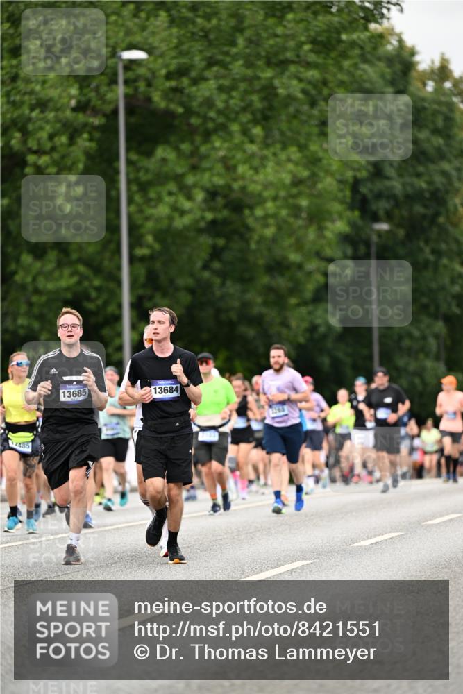 29.06.2025 - hella hamburg halbmarathon Dr. Thomas Lammeyer http://msf.ph/oto/8421551 29.06.2025 10:47:38 Kennedybrücke 1226, 1310, 1467, 1788, 2103, 2158, 2267, 2538, 2971, 3283, 3288, 3518, 3764, 4105, 4177, 4302, 4353, 4891, 4892, 5265, 5370, 5755, 7461, 7872, 8233, 8991, 9304, 9976, 10536 meine-sportfotos.de