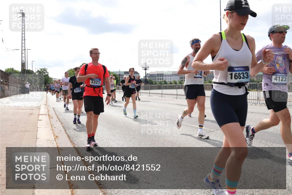 29.06.2025 - hella hamburg halbmarathon Lena Gebhardt http://msf.ph/oto/8421552 29.06.2025 10:18:35 Lombardsbrücke 6270, 3321, 1234, 5748, 16833, 4123, 1234, 1521, 1554, 1820, 1982, 2087, 2335, 2634, 2703, 2781, 2821, 3125, 3202, 3321, 3482, 3529, 3591, 3592, 4123, 4383, 4710, 4738, 4802, 4804, 5049, 5264, 5266, 5834, 5909, 5910, 6270, 6332, 6533, 7051, 7121, 7160, 7214, 7454, 8067, 8341, 8665, 9222, 9276, 9505, 9549, 9586, 9658, 9748, 9834, 9844, 10172, 10467, 10502, 10659, 10687, 10908, 12498, 12541, 12548, 12552, 12703, 13341 meine-sportfotos.de