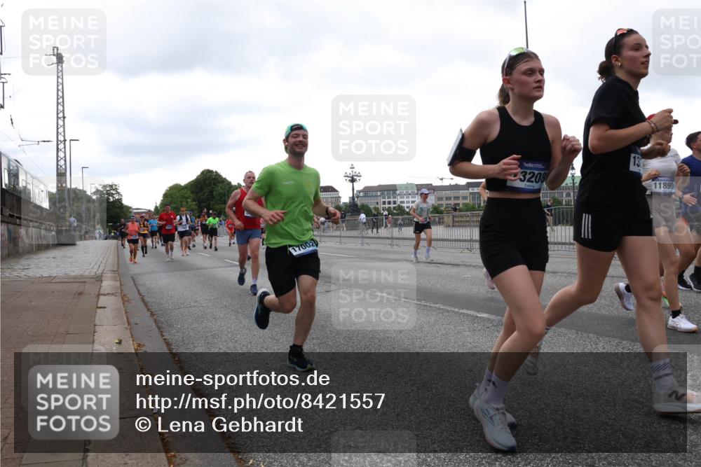 29.06.2025 - hella hamburg halbmarathon Lena Gebhardt http://msf.ph/oto/8421557 29.06.2025 10:52:37 Lombardsbrücke 17002, 3208, 13, 11899, 1369, 1826, 2146, 2362, 2420, 2528, 2701, 2983, 3140, 3227, 3645, 4273, 4436, 4591, 4729, 4815, 5262, 5360, 6386, 6403, 6404, 6406, 6671, 6985, 7032, 7511, 7690, 7691, 7735, 7737, 7812, 8194, 8196, 8641, 9068, 9070, 9103, 9368, 9545, 9731, 10055, 10080, 10296, 10342, 10392, 10600, 10634, 10879, 10884, 10928, 10981, 11084, 11126, 11127, 11297, 11736, 11899, 11919, 11974, 12127, 12128, 12546, 12558, 12994, 14009 meine-sportfotos.de