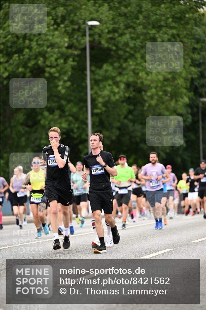 29.06.2025 - hella hamburg halbmarathon Dr. Thomas Lammeyer http://msf.ph/oto/8421562 29.06.2025 10:47:38 Kennedybrücke 1226, 1310, 1467, 1788, 2103, 2158, 2267, 2538, 2971, 3283, 3288, 3518, 3764, 4105, 4177, 4302, 4353, 4891, 4892, 5265, 5370, 5755, 7461, 7872, 8233, 8991, 9304, 9976, 10536 meine-sportfotos.de