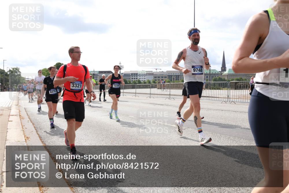 29.06.2025 - hella hamburg halbmarathon Lena Gebhardt http://msf.ph/oto/8421572 29.06.2025 10:18:35 Lombardsbrücke 6270, 3321, 1234, 9748, 1234, 1521, 1554, 1820, 1982, 2087, 2335, 2634, 2703, 2781, 2821, 3125, 3202, 3321, 3482, 3529, 3591, 3592, 4123, 4383, 4710, 4738, 4802, 4804, 5049, 5264, 5266, 5834, 5909, 5910, 6270, 6332, 6533, 7051, 7121, 7160, 7214, 7454, 8067, 8341, 8665, 9222, 9276, 9505, 9549, 9586, 9658, 9748, 9834, 9844, 10172, 10467, 10502, 10659, 10687, 10908, 12498, 12541, 12548, 12552, 12703, 13341 meine-sportfotos.de