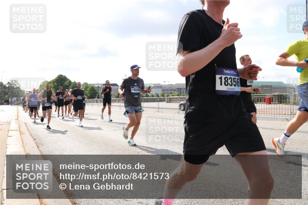 29.06.2025 - hella hamburg halbmarathon Lena Gebhardt http://msf.ph/oto/8421573 29.06.2025 09:51:49 Lombardsbrücke 18049, 3437, 2023, 13183, 18356, 12623, 1136, 1312, 1353, 1520, 1569, 1570, 1903, 1912, 1920, 2653, 2880, 2972, 3437, 3523, 3697, 4297, 4634, 4759, 4843, 4865, 4991, 4999, 5014, 5047, 5129, 5231, 5336, 5375, 5410, 5987, 6490, 6700, 6705, 6770, 7092, 7105, 7185, 7363, 8074, 8346, 8359, 8564, 8871, 8900, 9114, 9358, 9364, 9659, 10319, 10375, 10480, 10669, 10691, 10934, 10978, 11021, 11049, 11417, 11714, 11959, 12438, 12623, 12711 meine-sportfotos.de