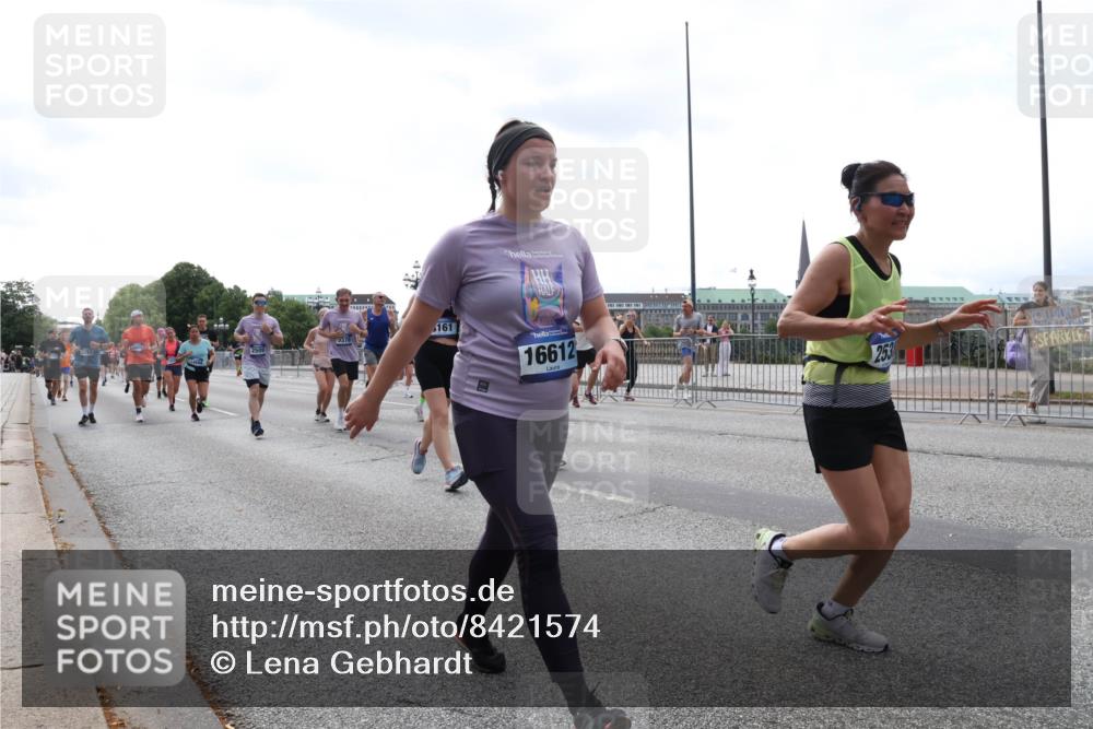 29.06.2025 - hella hamburg halbmarathon Lena Gebhardt http://msf.ph/oto/8421574 29.06.2025 10:42:55 Lombardsbrücke 3378, 3283, 161, 16612, 253, 1149, 1467, 1656, 1788, 1964, 1994, 2103, 2134, 2158, 2267, 2361, 2401, 2450, 2509, 2538, 2580, 2940, 2941, 2971, 3074, 3283, 3378, 3518, 3764, 3874, 4092, 4105, 4177, 4334, 4385, 4680, 4778, 5067, 5268, 5403, 5417, 5610, 5755, 5967, 6120, 6764, 7040, 7043, 7461, 7513, 8161, 8184, 8529, 8795, 8816, 8991, 9072, 9304, 9378, 9644, 9980, 10008, 10180, 10454, 10697, 11142, 11710, 12151, 12441, 13049, 13241 meine-sportfotos.de