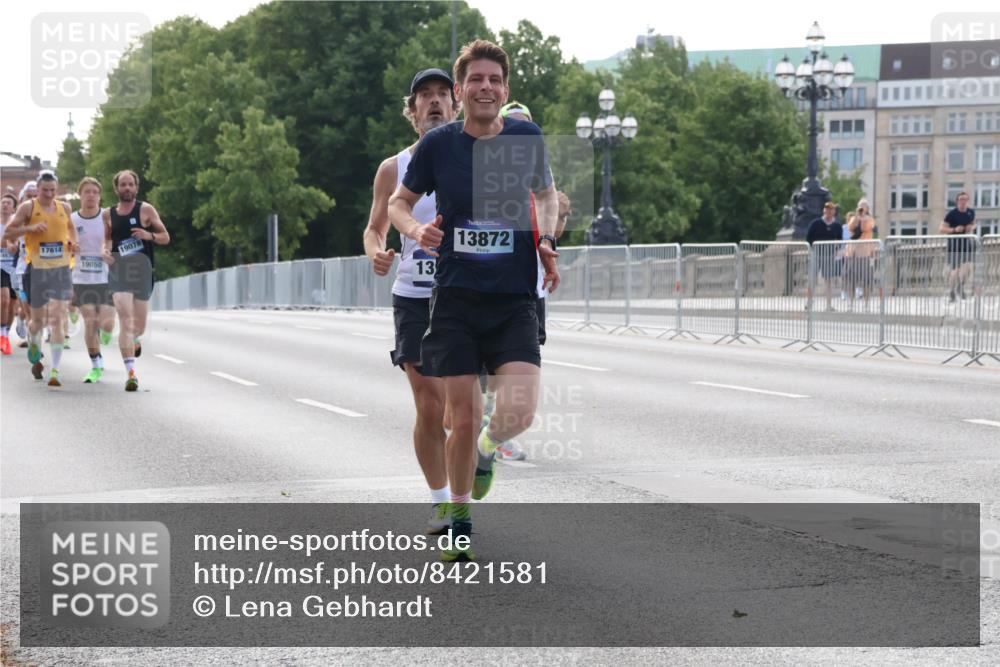 29.06.2025 - hella hamburg halbmarathon Lena Gebhardt http://msf.ph/oto/8421581 29.06.2025 09:42:30 Lombardsbrücke 17614, 19050, 19078, 13, 13872, 2604, 2618, 7331, 7855, 9269, 10468, 10485, 11078, 12360, 13872, 13913, 14113, 14506, 14753, 14836, 15253, 16615, 17003, 17614, 18569, 19041, 19042, 19050, 19078 meine-sportfotos.de