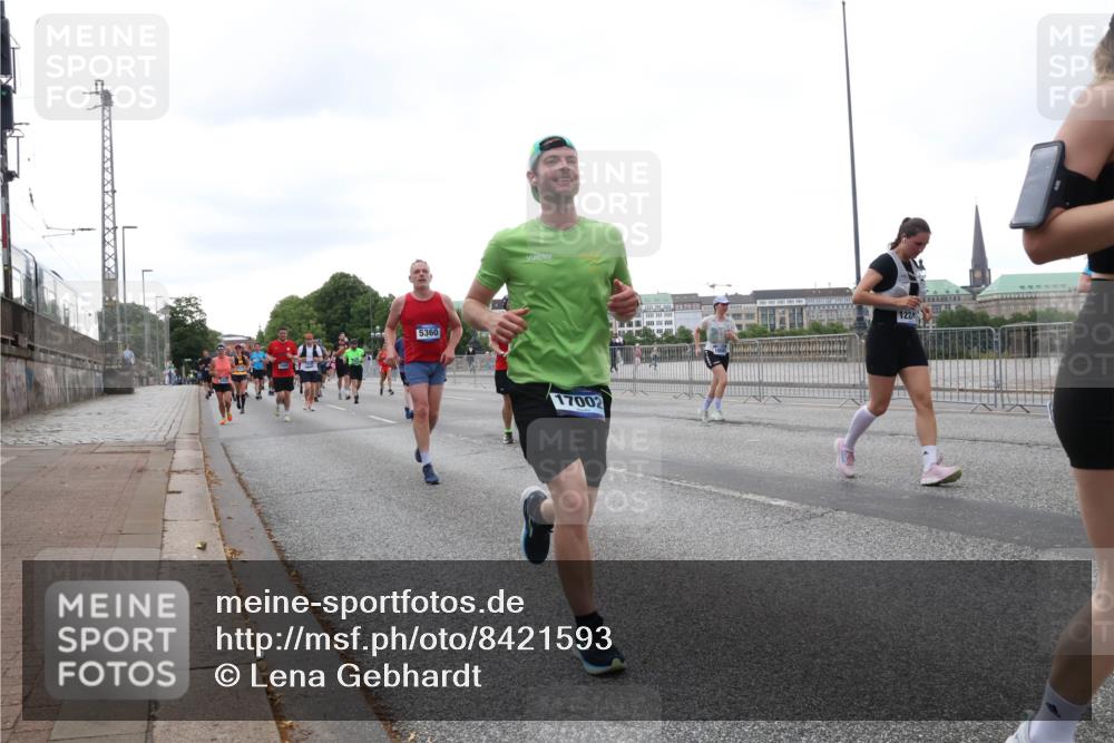 29.06.2025 - hella hamburg halbmarathon Lena Gebhardt http://msf.ph/oto/8421593 29.06.2025 10:52:38 Lombardsbrücke 5360, 17002, 1369, 1826, 2146, 2362, 2420, 2528, 2701, 2983, 3140, 3227, 3645, 4436, 4591, 4729, 4815, 5262, 5360, 6386, 6403, 6404, 6406, 6671, 6985, 7032, 7511, 7690, 7691, 7735, 7737, 7812, 8194, 8196, 8641, 9068, 9070, 9103, 9368, 9545, 9731, 10055, 10080, 10296, 10342, 10392, 10600, 10634, 10879, 10884, 10928, 10981, 11084, 11126, 11127, 11297, 11736, 11899, 11919, 11974, 12127, 12128, 12546, 12558, 12994, 14009 meine-sportfotos.de