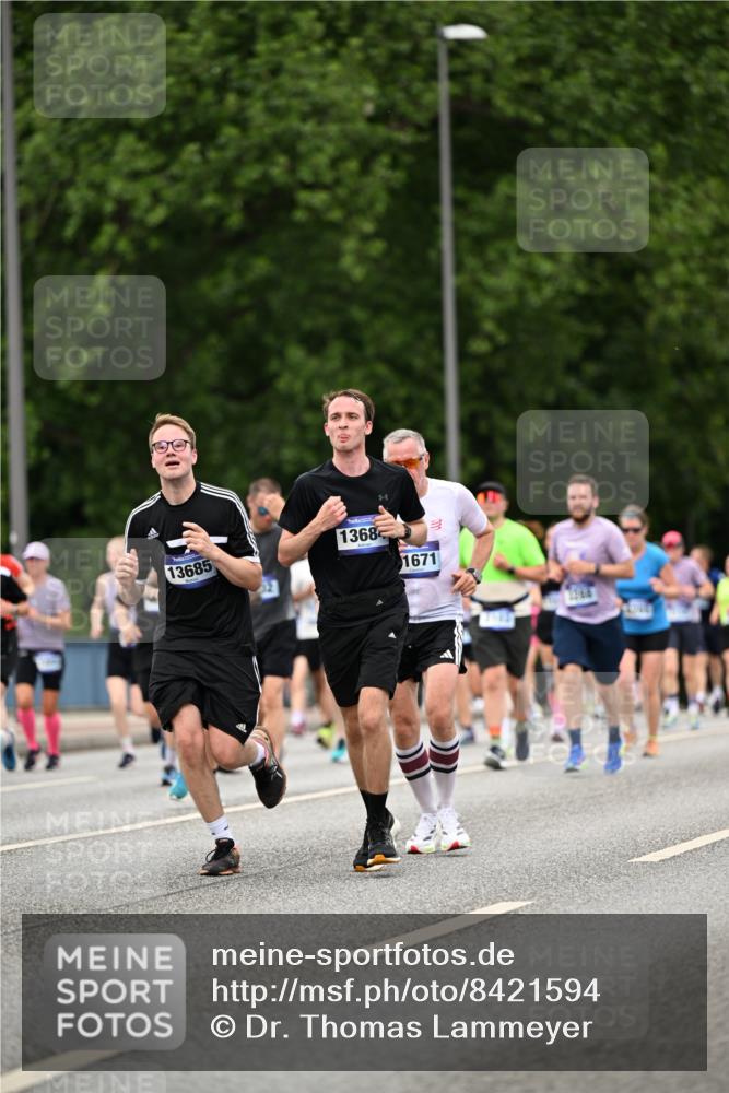 29.06.2025 - hella hamburg halbmarathon Dr. Thomas Lammeyer http://msf.ph/oto/8421594 29.06.2025 10:47:40 Kennedybrücke 1226, 1310, 1467, 1788, 1878, 2103, 2158, 2267, 2538, 2971, 3283, 3288, 3518, 3764, 4105, 4177, 4302, 4353, 5265, 5370, 5755, 7461, 7872, 8135, 8233, 8991, 9304, 9831, 9976, 10083, 10200, 10536 meine-sportfotos.de