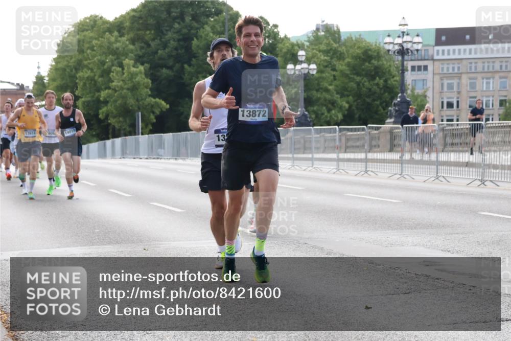 29.06.2025 - hella hamburg halbmarathon Lena Gebhardt http://msf.ph/oto/8421600 29.06.2025 09:42:30 Lombardsbrücke 17614, 905, 19078, 13, 13872, 2604, 2618, 7331, 7855, 9269, 10468, 10485, 11078, 12360, 13872, 13913, 14113, 14506, 14753, 14836, 15253, 16615, 17003, 17614, 18569, 19041, 19042, 19050, 19078 meine-sportfotos.de