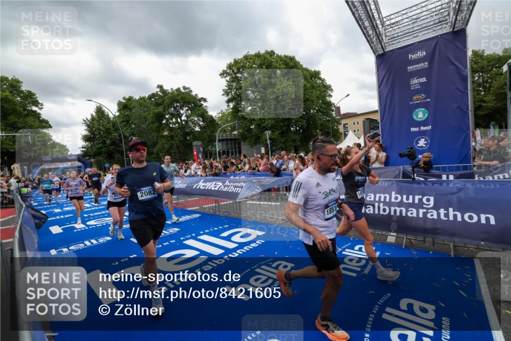 29.06.2025 - hella hamburg halbmarathon Zöllner http://msf.ph/oto/8421605 29.06.2025 10:53:50 Ziel 1422, 2082, 2518, 5607, 6260, 6877, 7177, 8285, 8335, 9922, 10529, 10891, 14026, 14702, 14818, 15502, 17482, 17740, 18249, 18487, 18514, 18759 meine-sportfotos.de