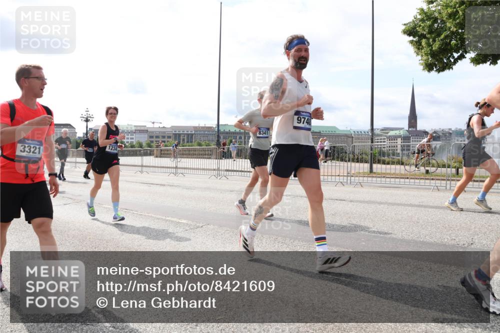 29.06.2025 - hella hamburg halbmarathon Lena Gebhardt http://msf.ph/oto/8421609 29.06.2025 10:18:35 Lombardsbrücke 3321, 9651, 1234, 8341, 9748, 1234, 1521, 1554, 1820, 1982, 2087, 2335, 2634, 2703, 2781, 2821, 3125, 3202, 3321, 3482, 3529, 3591, 3592, 4123, 4383, 4710, 4738, 4802, 4804, 5049, 5264, 5266, 5834, 5909, 5910, 6270, 6332, 6533, 7051, 7121, 7160, 7214, 7454, 8067, 8341, 8665, 9222, 9276, 9505, 9549, 9586, 9658, 9748, 9834, 9844, 10172, 10467, 10502, 10659, 10687, 10908, 12498, 12541, 12548, 12552, 12703, 13341 meine-sportfotos.de