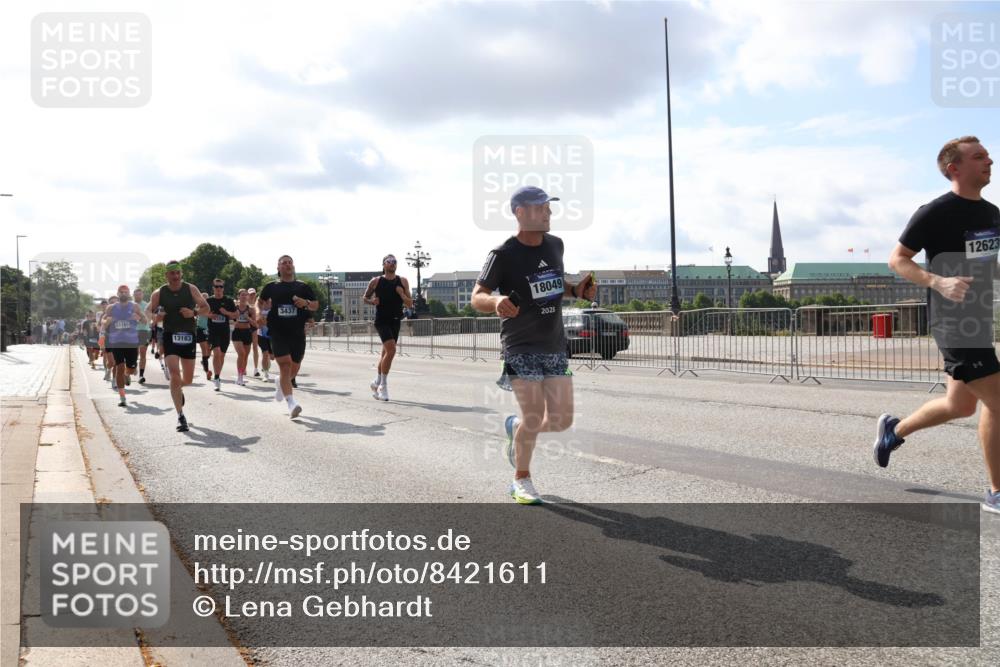 29.06.2025 - hella hamburg halbmarathon Lena Gebhardt http://msf.ph/oto/8421611 29.06.2025 09:51:50 Lombardsbrücke 15185, 13183, 359, 3437, 18049, 2023, 12623, 1312, 1353, 1520, 1569, 1570, 1763, 1903, 1912, 1920, 2653, 2880, 2972, 3437, 3523, 3697, 4297, 4634, 4759, 4843, 4865, 4991, 4999, 5014, 5047, 5129, 5231, 5336, 5375, 5410, 5690, 5987, 6490, 6700, 6705, 6770, 7092, 7105, 7185, 7363, 8074, 8346, 8359, 8564, 8871, 8900, 9114, 9358, 9364, 9659, 10319, 10375, 10480, 10669, 10691, 10934, 10978, 11021, 11049, 11417, 11714, 11959, 12438, 12623, 12711 meine-sportfotos.de