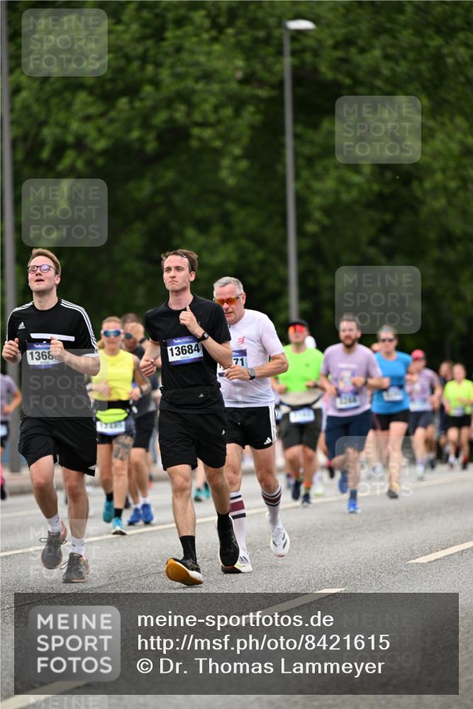 29.06.2025 - hella hamburg halbmarathon Dr. Thomas Lammeyer http://msf.ph/oto/8421615 29.06.2025 10:47:40 Kennedybrücke 1226, 1310, 1467, 1788, 1878, 2103, 2158, 2267, 2538, 2971, 3283, 3288, 3518, 3764, 4105, 4177, 4302, 4353, 5265, 5370, 5755, 7461, 7872, 8135, 8233, 8991, 9304, 9831, 9976, 10083, 10200, 10536 meine-sportfotos.de